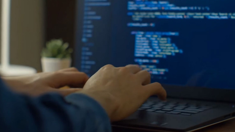 Học sinh, sinh vi&ecirc;n lập tr&igrave;nh c&oacute; thể chọn CPU Core i5 v&agrave; RAM 4 GB